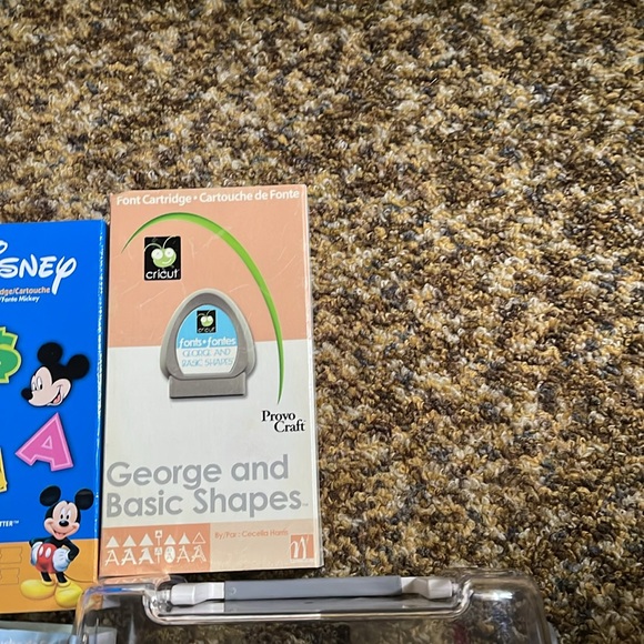 Cricut jukebox and 8 cricut cartridges - Picture 5 of 7